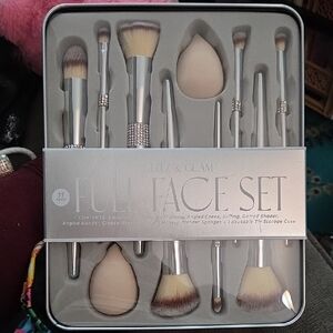 Glitz & Glam Clear Crystal Band Makeup Brush Set Silver